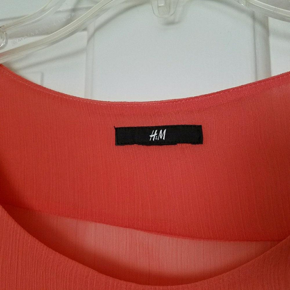 🚩 SALE H&M Short Sleeved Ruffle Front Top - Picture 4 of 4